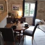 Daire Bright And Spacious With Balcony